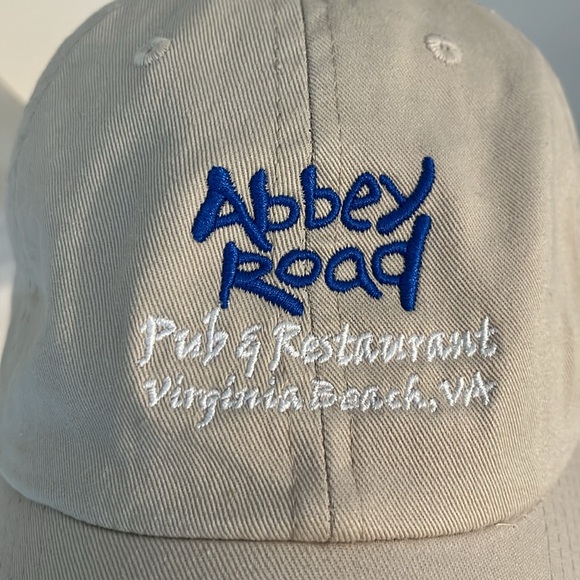NWOT ABBEY ROAD PUB & RESTAURANT DRAFT BEER HANDLE with HAT and 4 Coasters - Picture 2 of 9